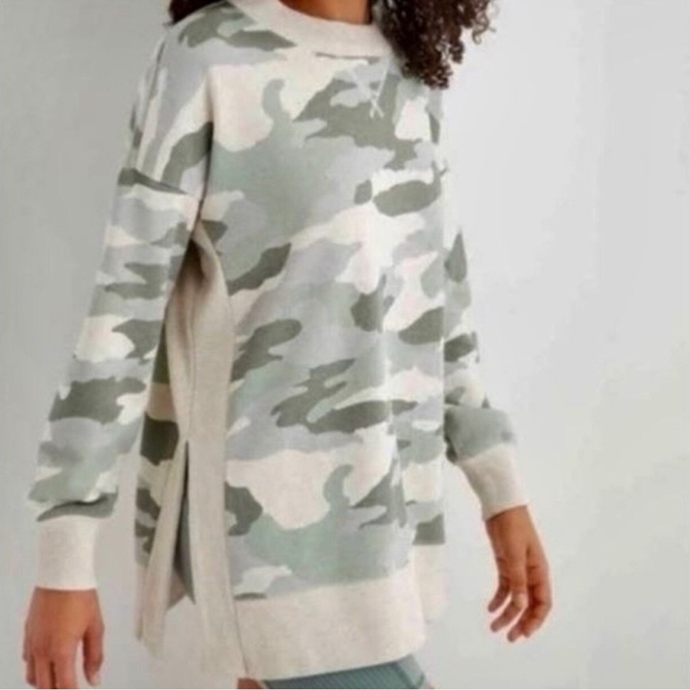 Aerie Oversized Crewneck Camo Sweater size extra small